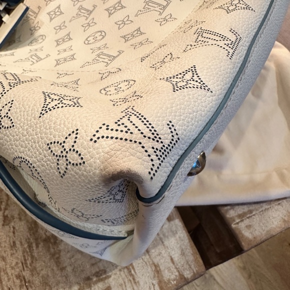 Louis Vuitton - Picture 6 of 8